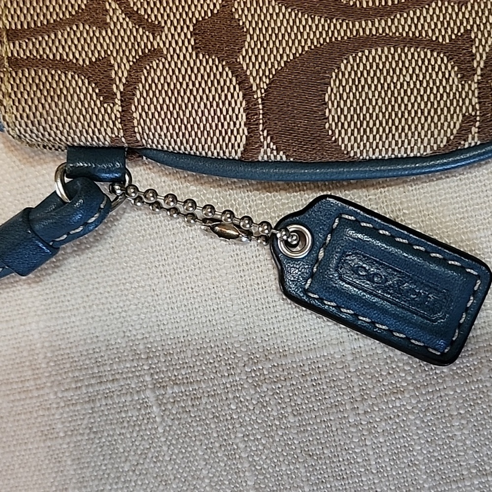 Coach - Picture 3 of 4